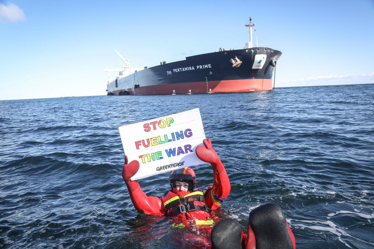 Peaceful Action Confronting Russian Oil Transportation in Denmark. © Kristian Buus / Greenpeace