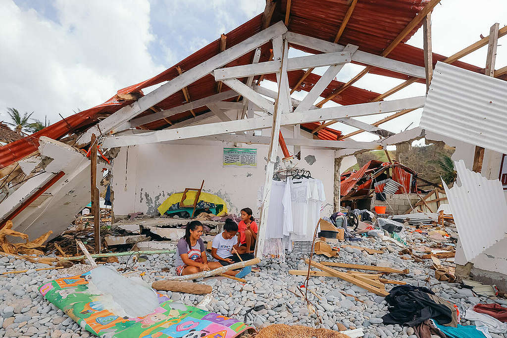 Super Typhoon Rai Aftermath in Surigao City. © Jilson Tiu / Greenpeace Super Typhoon Rai Aftermath in Surigao City. © Jilson Tiu / Greenpeace