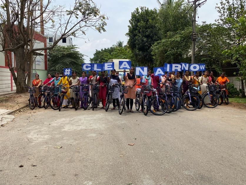 Greenpeace India volunteers organised weekend cycling training at Cubbon park in Bangaluru, India for first-time women cyclists from low income groups. © Raghu Kumar