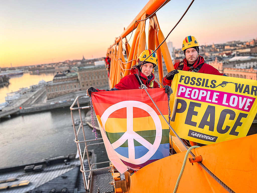 Peaceful Protest on top of a Construction Crane overlooking the Swedish parliament. © Greenpeace / Christian Åslund