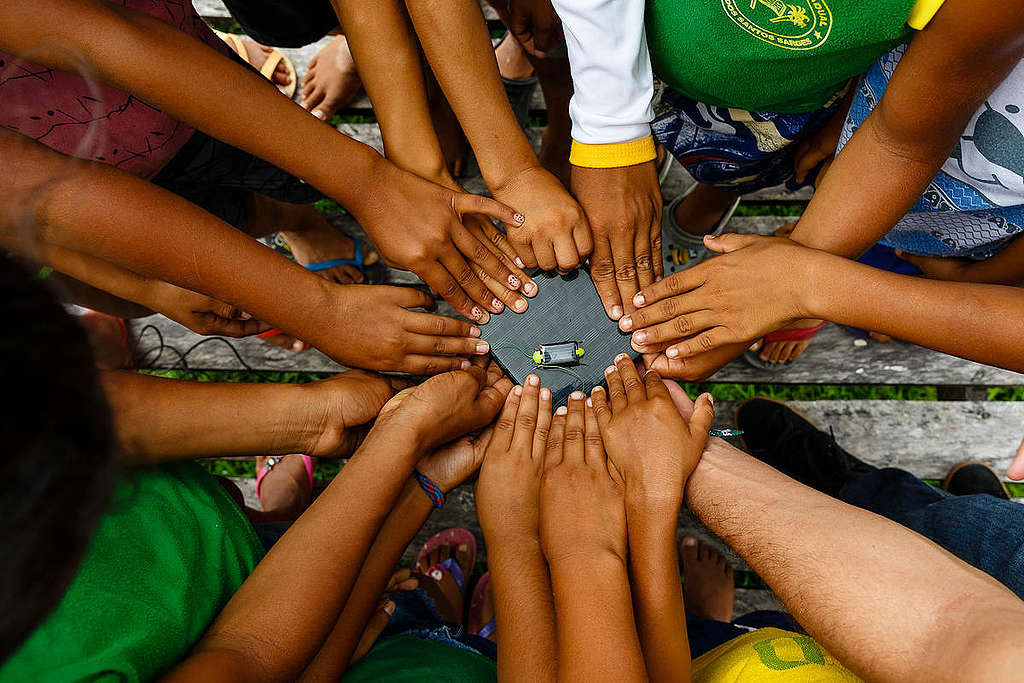 Workshop about Solar Energy in Bailique - Amapá, Brazil. © Diego Baravelli / Greenpeace