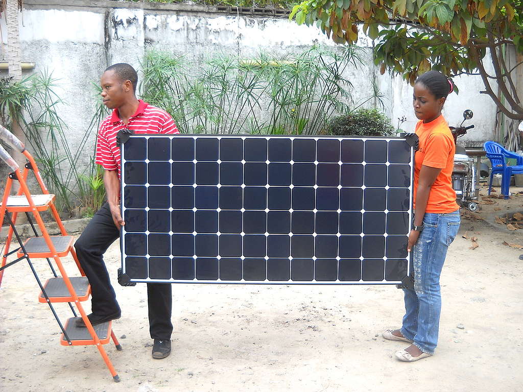Solar Energy Training in Kinshasa. © Greenpeace / Crispin Assimbo Bosenge