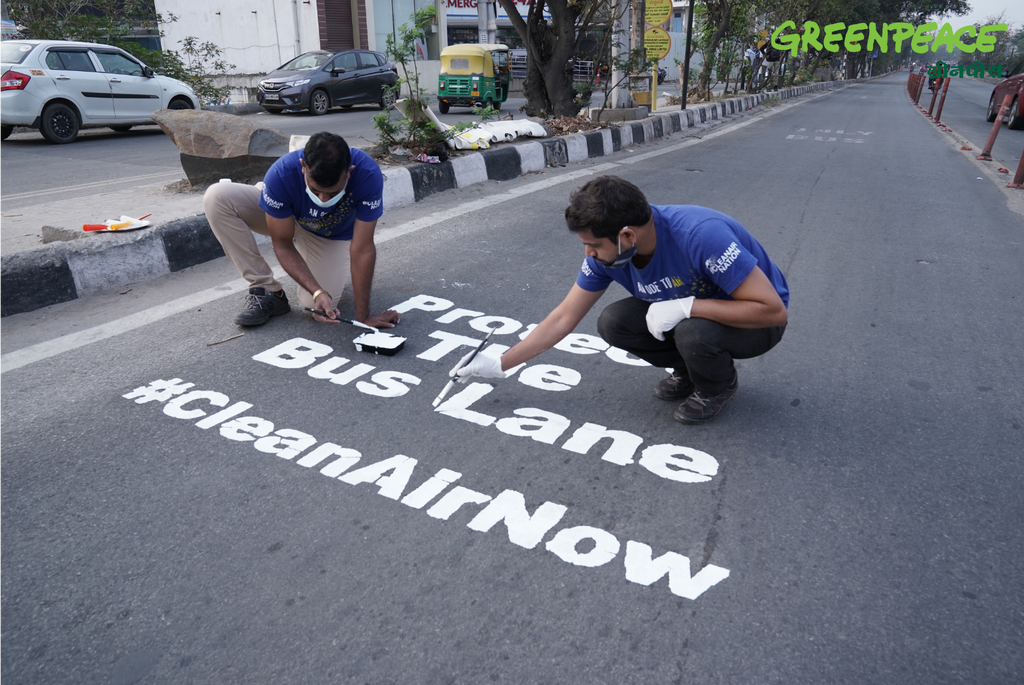 Greenpeace India activists painted the message on the outer ring road in Bengaluru, India, demanding protection of bus priority lanes and their expansion. © Amruta S Nair