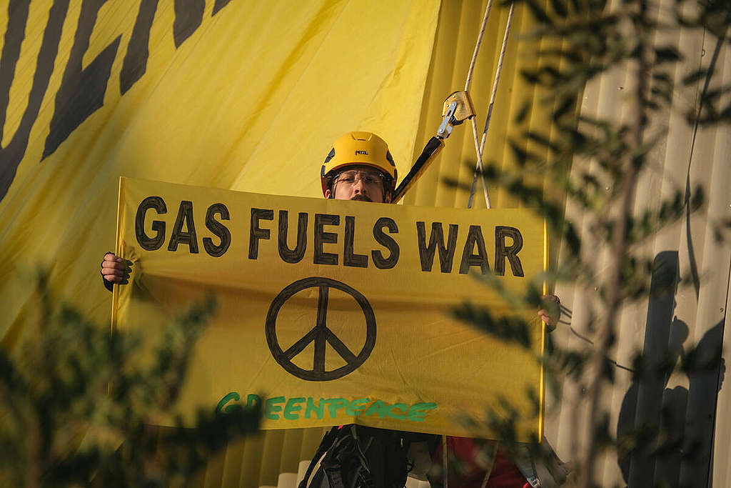 Banner Action at Naturgy Thermal Power Plant in Campanillas, Málaga. © Pedro Armestre / Greenpeace