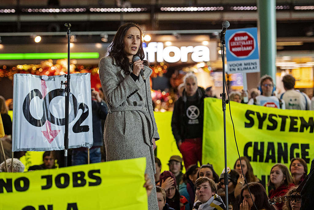 Protestival at Schiphol Airport in the Netherlands. © Marten van Dijl / Greenpeace