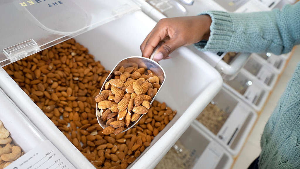 Zero-Waste Store in Johannesburg. © Philip Schedler / Greenpeace