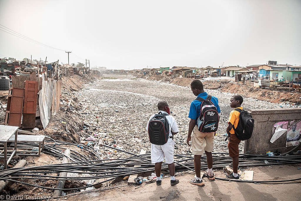 Plastic Pollution in Ghana. © David Tesinsky / Greenpeace