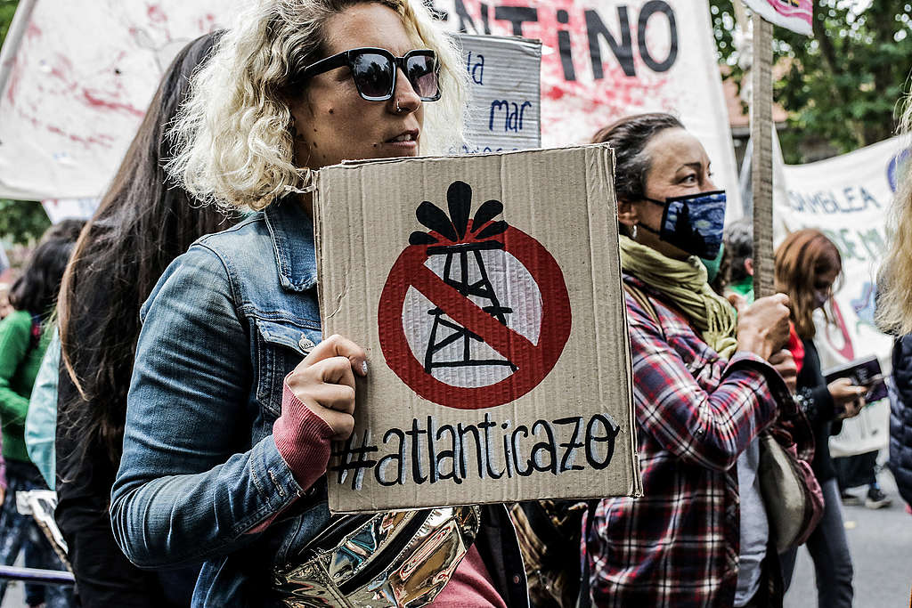 New marches in Buenos Aires, Mar del Plata and other cities of the Atlantic Coast in rejection of oil exploration in the Argentine Sea. © Florencia Arroyos/Greenpeace