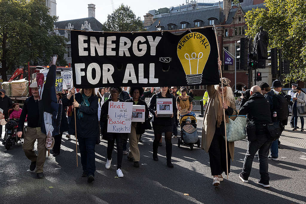 Fuel Poverty Action campaigners on a march to Downing Street in October 2022. They’re calling on the government to introduce a new energy pricing system with a free energy package that would cover the cost of basic necessities. And a windfall tax on the profits of oil and gas companies and an end to fossil fuel subsidies to fund the free energy package. © Wiktor Szymanowicz/Anadolu Agency via Getty