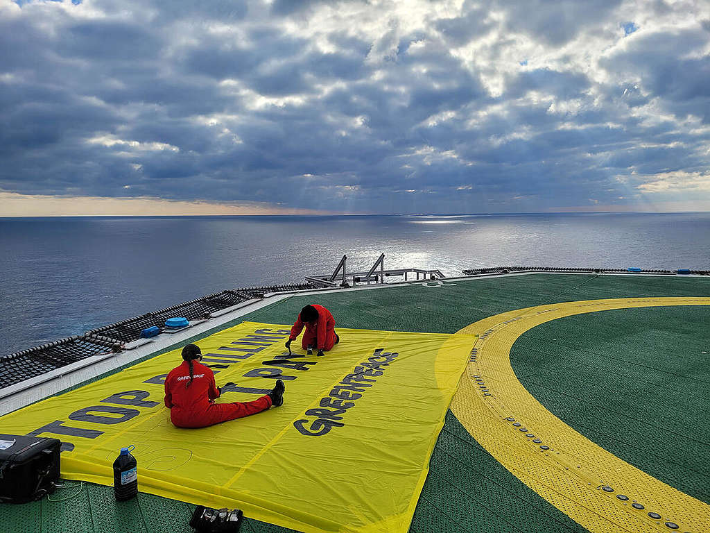 Climate Justice Activists on Shell Platform. © Greenpeace