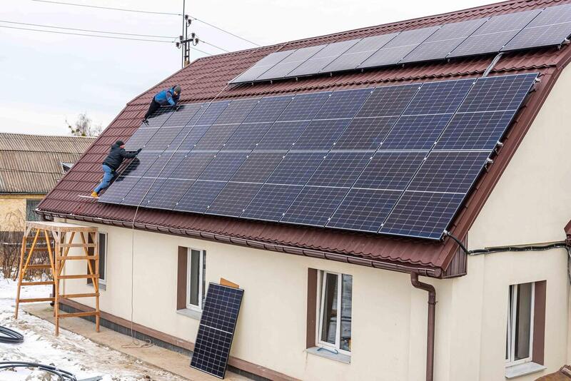 Solar panels on the roof of Horenka hospital © Oleksandr Popenko / Greenpeace