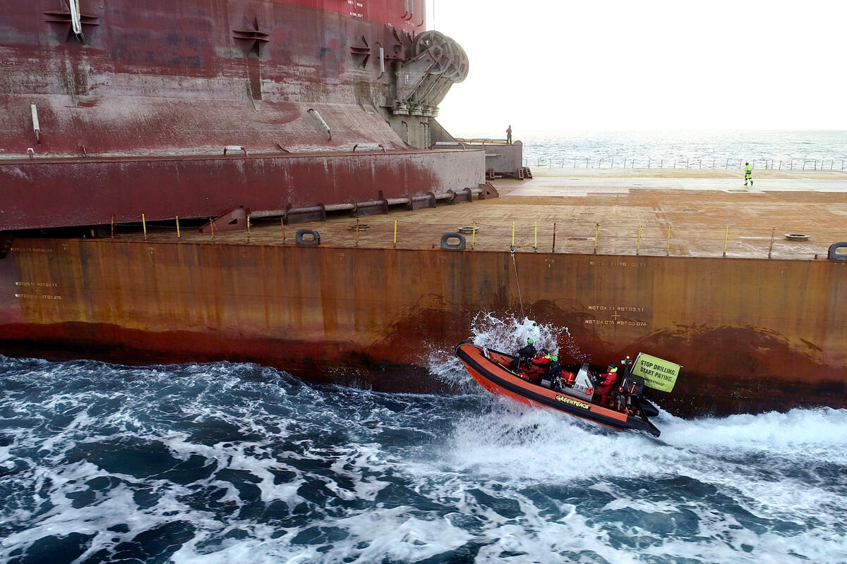 More Climate Activists board Shell oil platform. © Greenpeace