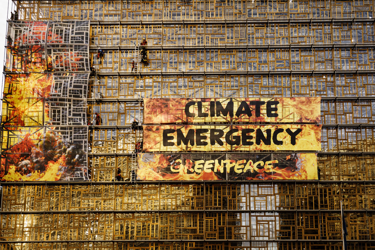 Action at European Council Summit in Brussels. © Eric De Mildt / Greenpeace