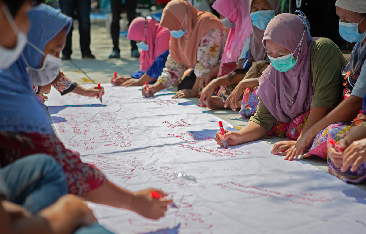 Chana Community Protest at UN Office in Bangkok. © Chanklang  Kanthong / Greenpeace