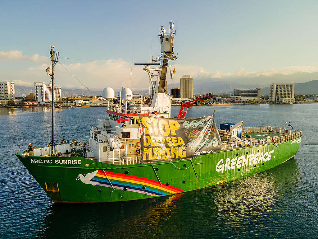 MYAS Arriving in Kingston Aerials. © Gladstone Taylor / Greenpeace