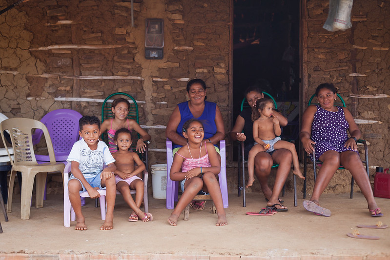 Family participating in the creole seed bank project - Community Emparedado © Mauricio Pokemon/ASA