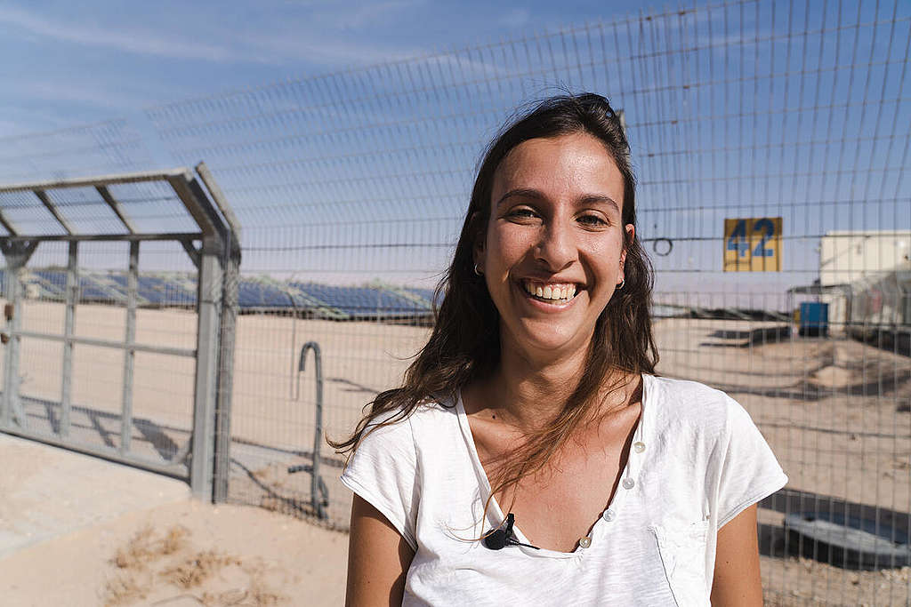 Dana Cohen in Sde Aya, Aravah Desert. © Elad Aybes / Greenpeace