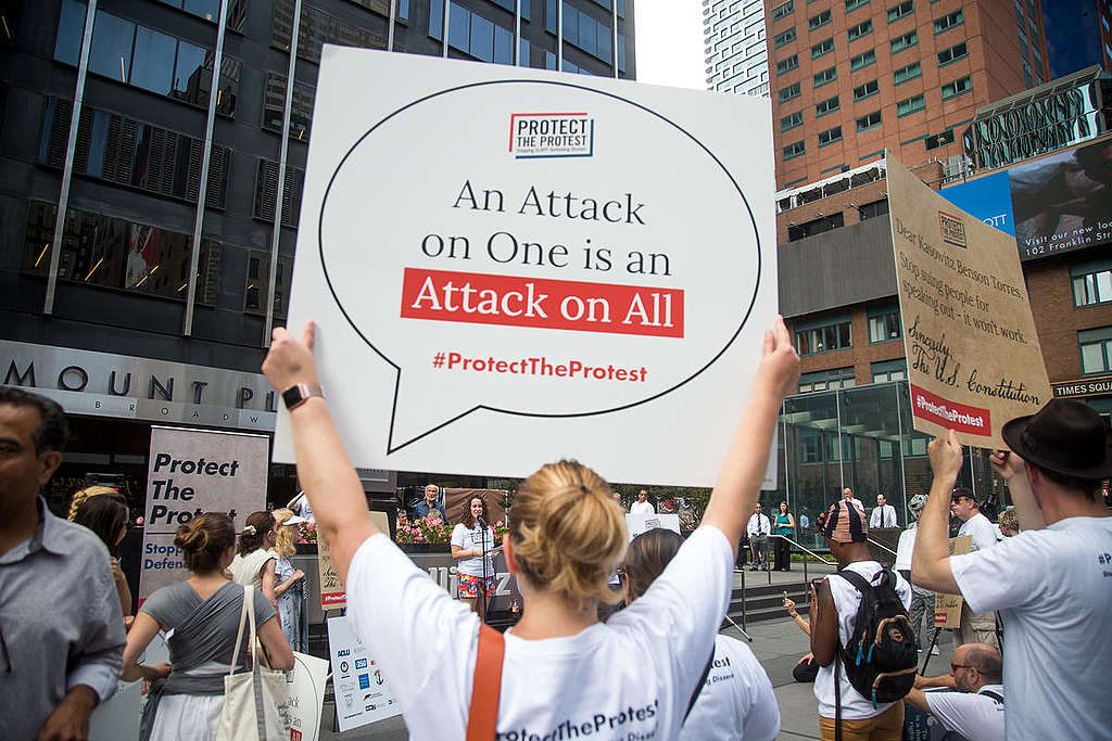 Rally against SLAPP and Corporate Bullies in New York. © Michael Nagle / Greenpeace