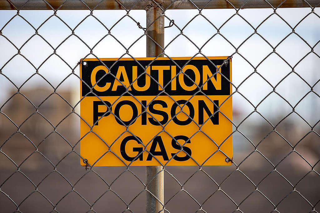 Sign near Fossil Fuel Infrastructure in Texas. &copy; Aaron Sprecher / Greenpeace
