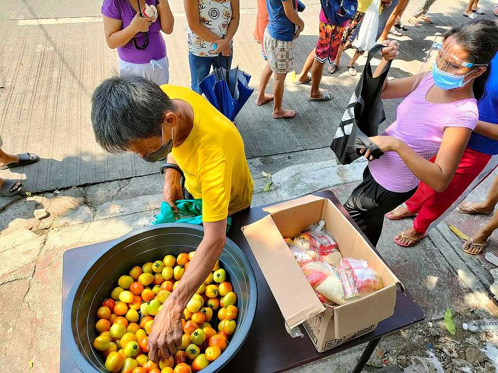 Community Pantry in Quezon City. © Elijah San Fernando
