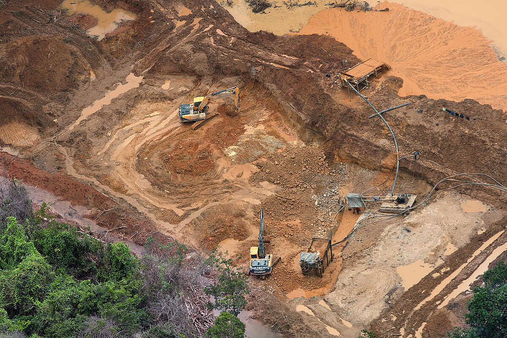 Illegal Mining in the Kayapó Indigenous Land. © Marizilda Cruppe / Greenpeace