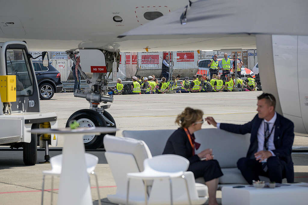 Action against Private Jets at EBACE in Geneva. © Greenpeace Action against Private Jets at EBACE in Geneva. © Thomas Wolf / Stay Grounded