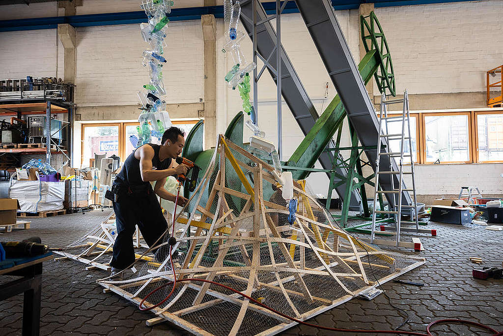 Art Installation by Benjamin Von Wong in Germany. © Daniel Müller / Greenpeace