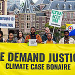 Greenpeace and residents of Bonaire launch legal action to protect the island in the climate crisis. A 'final warning’ was delivered to the Prime Minister Rutte in The Hague before the Dutch State could be taken to court. Members of the Caribbean community in the European Netherlands and Greenpeace Netherlands were present at the PM's office and held a banner reading: ‘We demand justice - Climate Case Bonaire’. The plaintiff's lawyers sent a 'pre litigation letter' claiming that the State is negligent in protecting residents of Bonaire from climate change and violates their human rights. They demand that the Netherlands meet its fair share when it comes to the reduction of greenhouse gas emissions, and that the island of Bonaire is better protected against climate change impacts.
