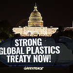 Plastics Message Projected in Washington. © Tim Aubry / Greenpeace