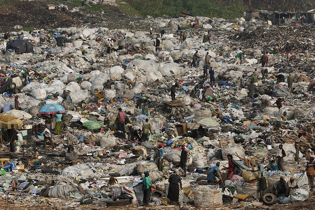 Olusosum Dump Site. © Greenpeace / Kristian Buus