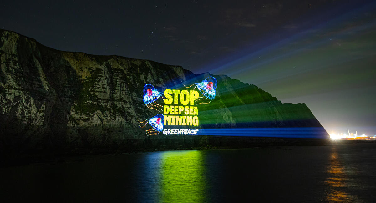 UK Projections against Deep Sea Mining. © Dan Hatch / Greenpeace