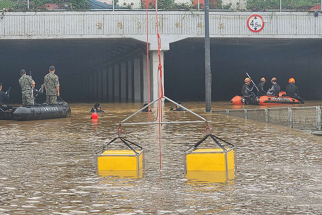 South Korean rescue workers searching for missing persons along a road submerged by floodwaters leading to an underground tunnel in flood waters after heavy rains on July 16, 2023 in Cheongju, South Korea. © Getty Images