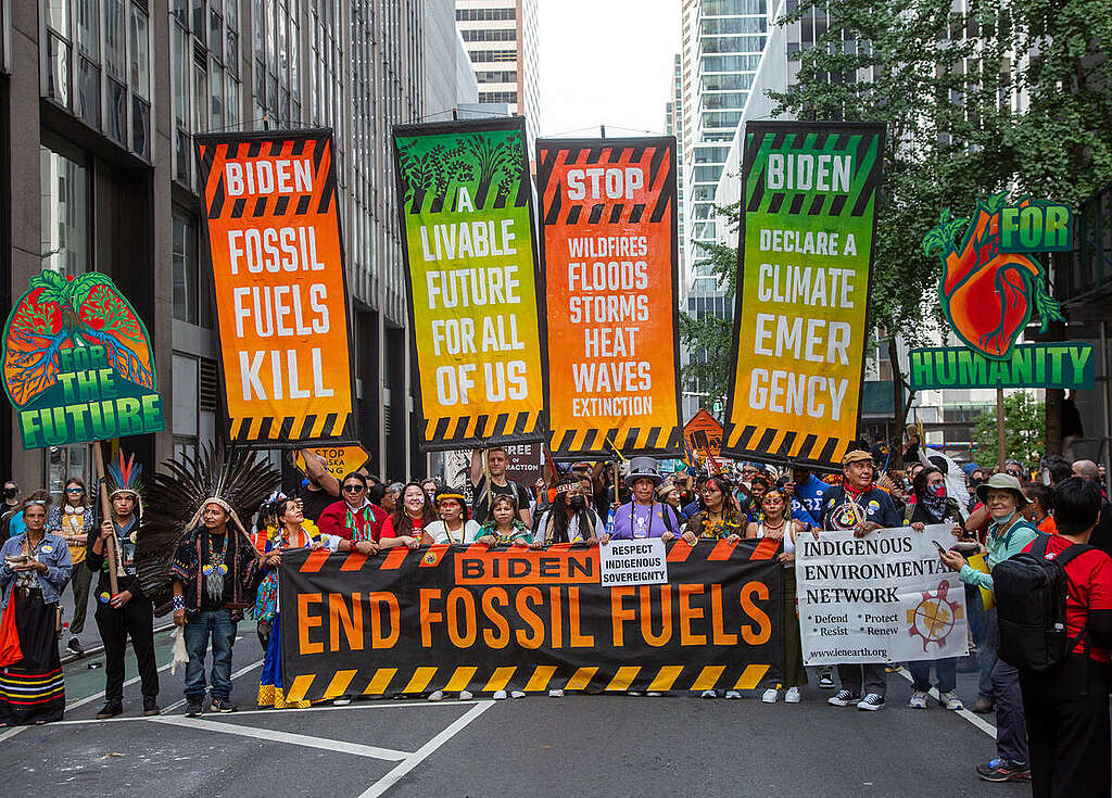 March to End Fossil Fuels in New York. © Tim Aubry / Greenpeace