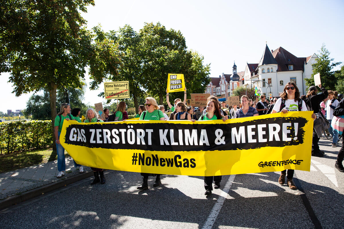 Greenpeace joined 600,000 people in global actions to #EndFossilFuels ...