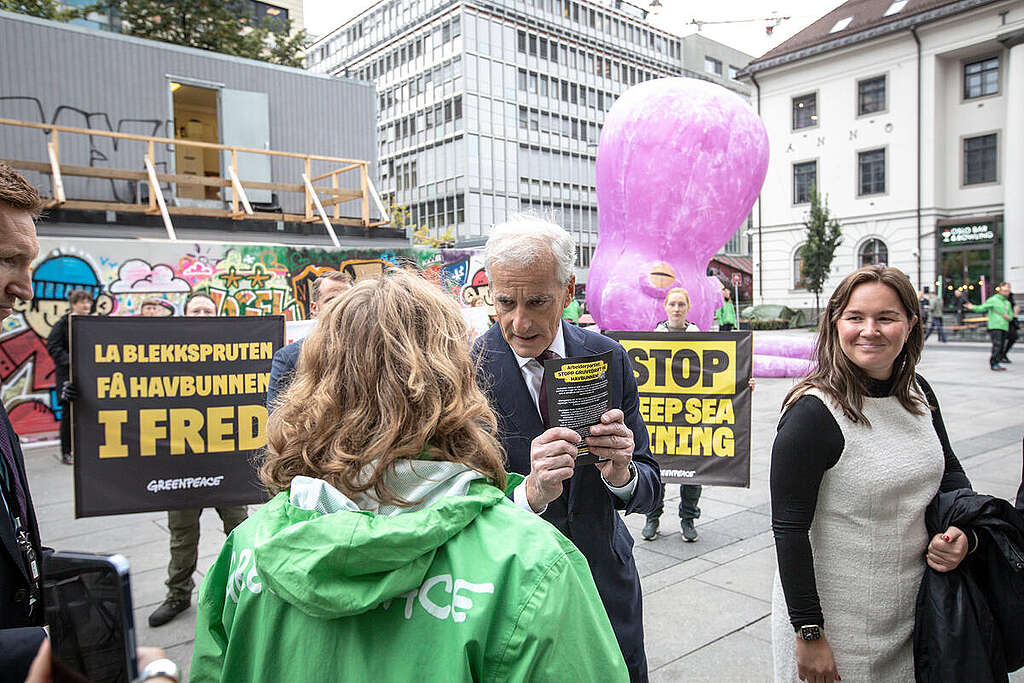 Activists Confront Prime Minister with Giant Octopus in Norway. © Greenpeace / Will Rose