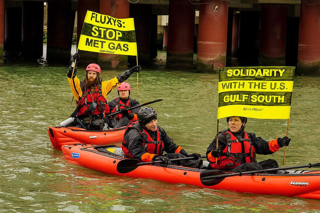 Action against LNG in Zeebrugge, Belgium. © Eric De Mildt / Greenpeace