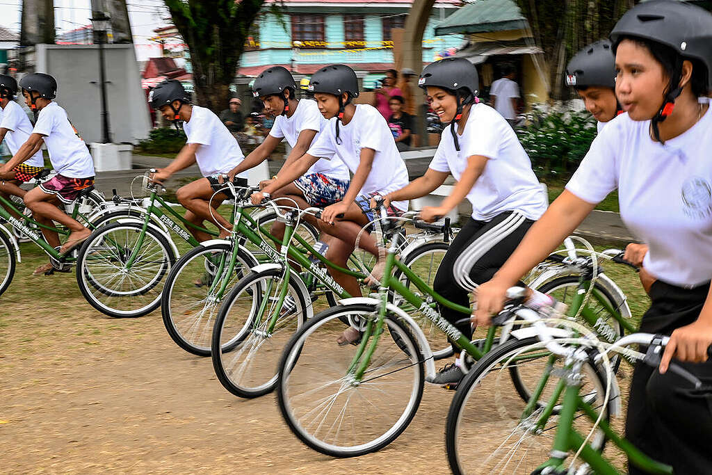 "Pedal Palapag" Citizen-led Initiative in Northern Samar. © Alren Beronio / Greenpeace
