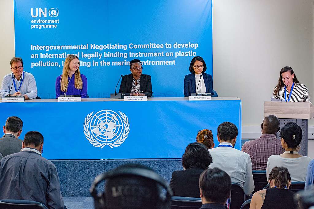 Press conference by the Greenpeace delegation at the site of negotiations for a global treaty on plastics in Nairobi, Kenya. © Natanya Harrington / Greenpeace Africa Press conference by the Greenpeace delegation at the site of negotiations for a global treaty on plastics in Nairobi, Kenya. © Natanya Harrington / Greenpeace Africa