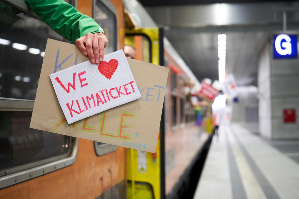 Protest Train 9 € Ticket Berlin. © Anne Barth / Greenpeace