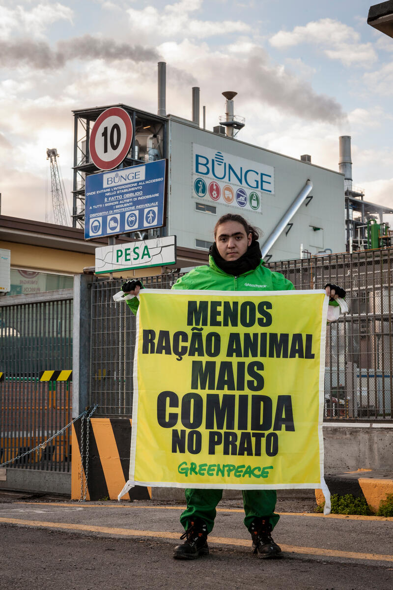Action at Soy Plant at the Port of Ravenna. © Greenpeace / Francesco Alesi