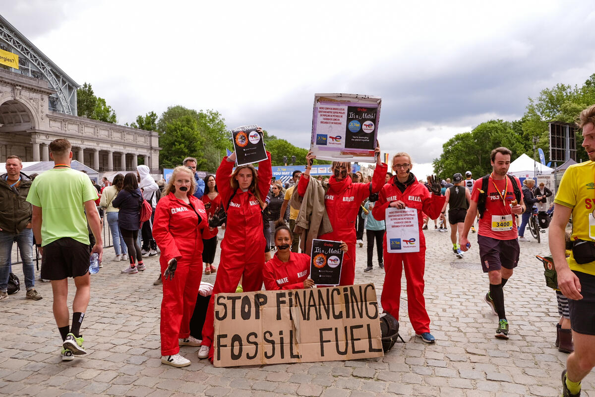 Action against TotalEnergies' Toxic Sponsorship of '20km of Brussels' Race. © Betty Matthysen / Greenpeace Action against TotalEnergies' Toxic Sponsorship of '20km of Brussels' Race. © Betty Matthysen / Greenpeace