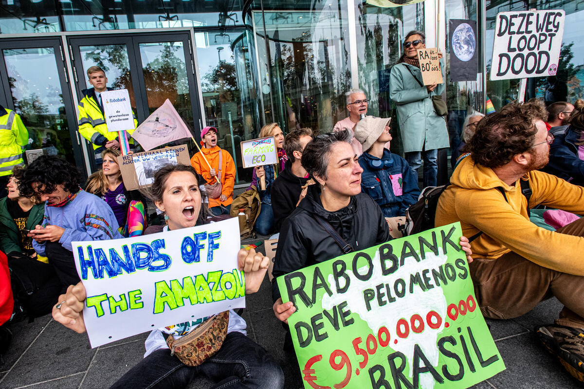 Activists Block the Entrances to Rabobank Headquarters in Utrecht. © Marten  van Dijl / Greenpeace