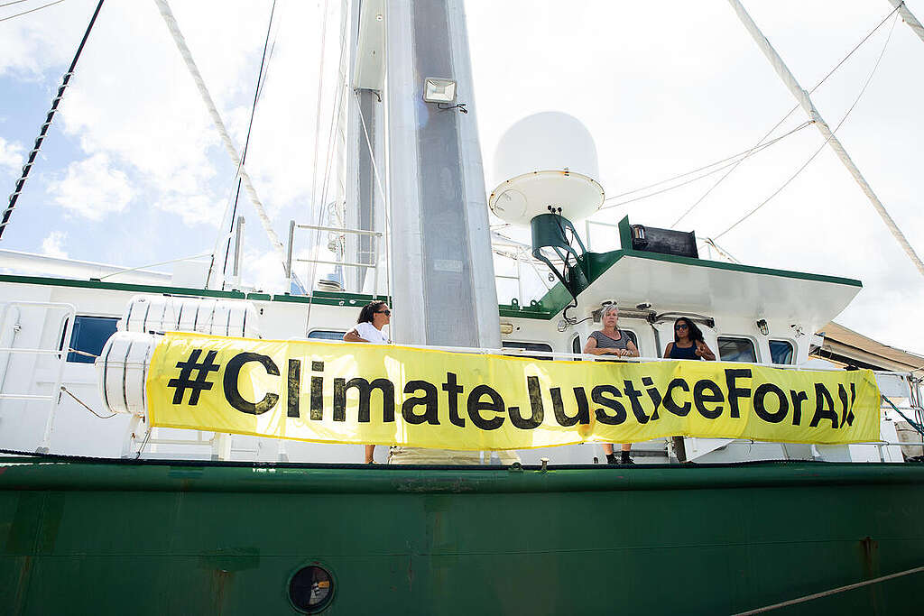 Rainbow Warrior Open Boat Day in Tacloban. © Geric Cruz / Greenpeace