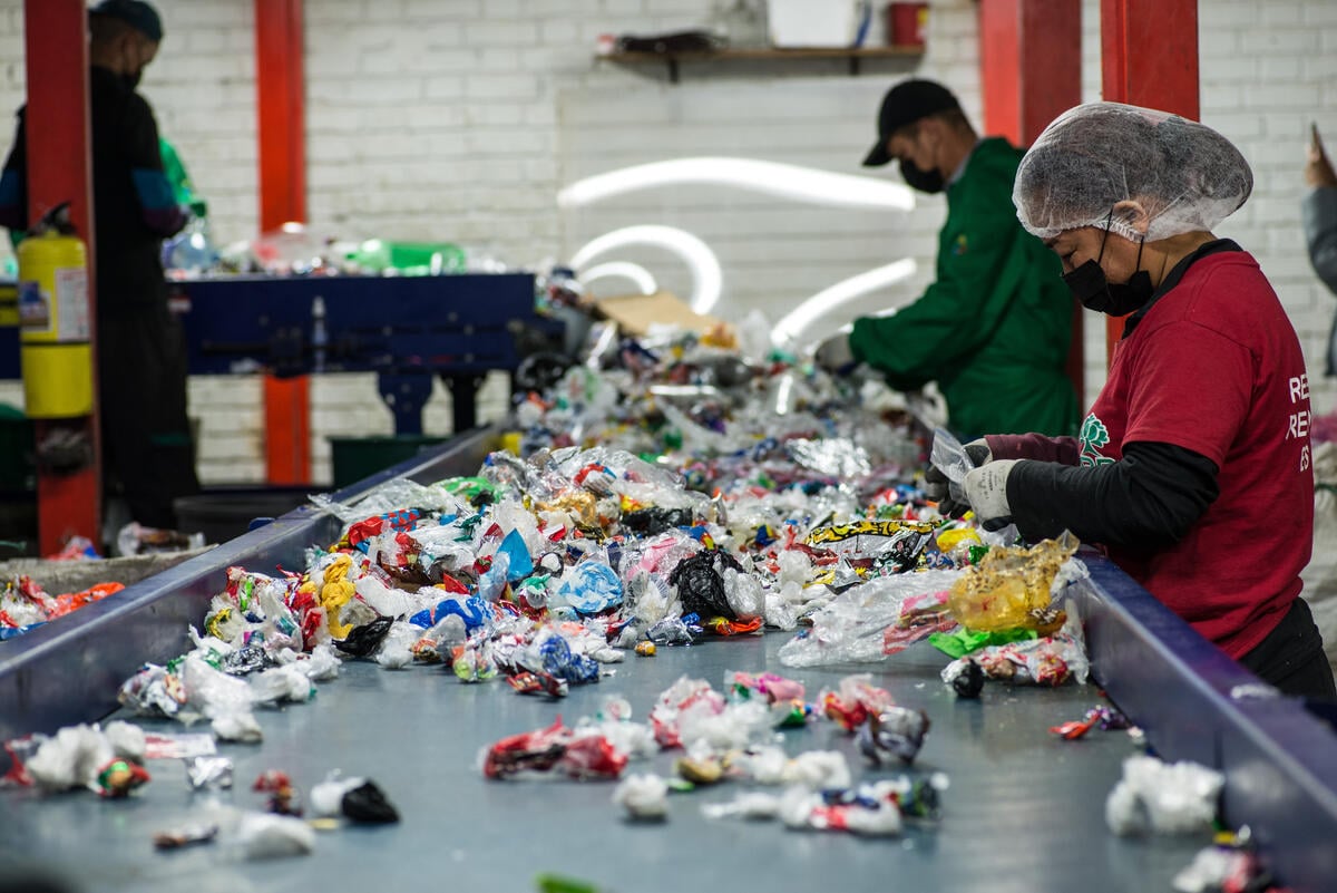 Waste Management and Recycling in Bogotá, Colombia. © Juan Pablo Eijo / Greenpeace