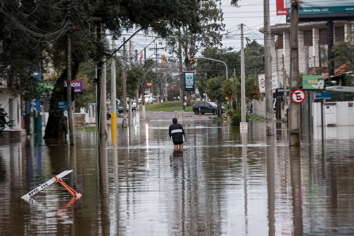 Flooding in Porto Alegre, Rio Grande do Sul State, in Brazil. © Tuane Fernandes / Greenpeace