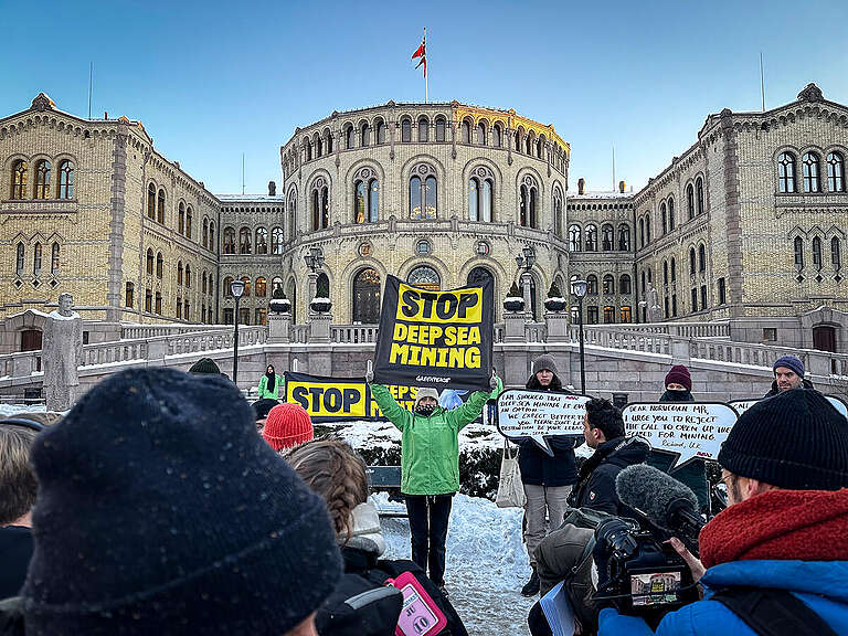 Stop deep sea mining before it fuels wars - Greenpeace International