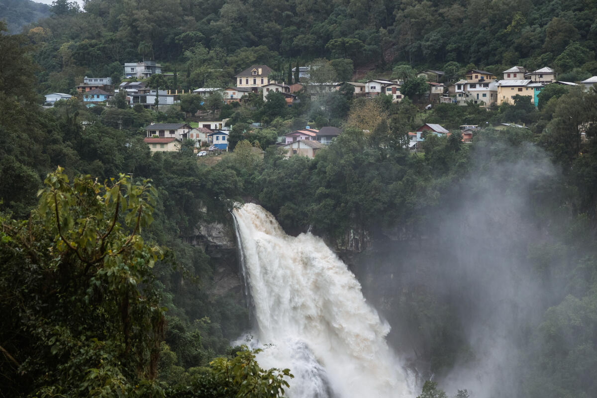 Landslides and Destruction in Galópolis, Rio Grande do Sul. © Tuane Fernandes / Greenpeace