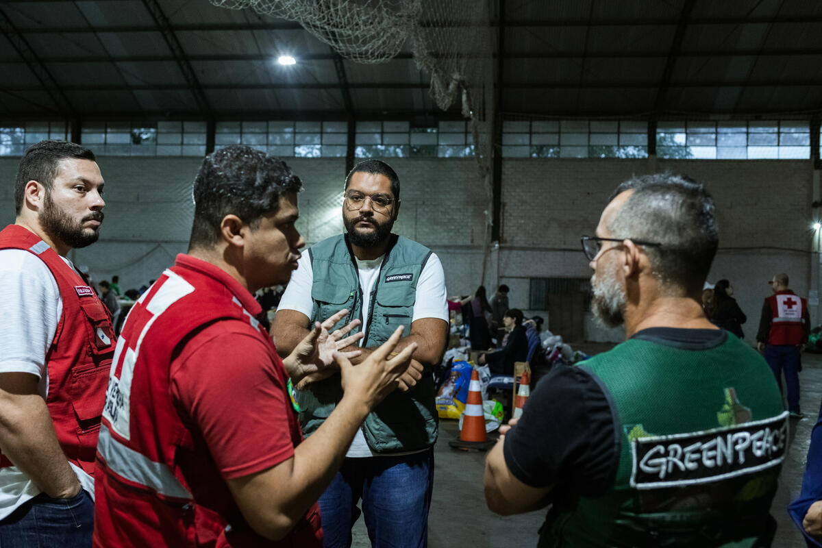 Foods and Supplies Distribution to Impacted Communities  in Rio Grande do Sul. © Tuane Fernandes / Greenpeace
