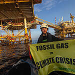 Alliya Moun-Ob, Greenpeace Thailand campaigner carries a hand banner with a message “Fossil Gas =Climate Crisis”at the Arthit fossil gas field to highlight the fossil industry’s greenwashing.

The Arthit fossil gas field is operated by PTTEP It will be the site of Thailand's first offshore carbon capture and storage project. It is expected to begin operations in 2027.

Greenpeace Thailand calls on PTTEP to hold accountable for its contribution to the climate crisis by stopping this carbon capture and storage project immediately.
อัลลิยา เหมือนอบ นักรณรงค์กรีนพีซ ประเทศไทย ถือป้ายข้อความ “Fossil Gas = Climate Crisis” หรือ “ก๊าซฟอสซิล = วิกฤตสภาพภูมิอากาศ” หน้าแท่นขุดเจาะก๊าซฟอสซิล โครงการแหล่งอาทิตย์ ในอ่าวไทย พื้นที่เขตเศรษฐกิจจำเพาะ

แหล่งก๊าซฟอสซิลอาทิตย์ ดำเนินการโดยบริษัท ป.ต.ท. สผ. ถือเป็นโครงการดักจับและกักเก็บคาร์บอนไดออกไซด์ ( CCS) แห่งแรกของประเทศไทย คาดว่าจะเริ่มดำเนินการในปี 2570

กรีนพีซ ประเทศไทย เรียกร้องให้บริษัท ป.ต.ท.สผ.หยุดการฟอกเขียวด้วยการยุติโครงการ CCS ในทันที เพราะการดักจับและกักเก็บคาร์บอนใต้ทะเล ไม่สามารถแก้ปัญหาวิกฤตโลกเดือดได้