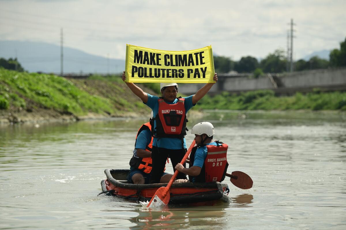 Protest ahead of President's Speech in San Mateo. © Noel Celis / Greenpeace